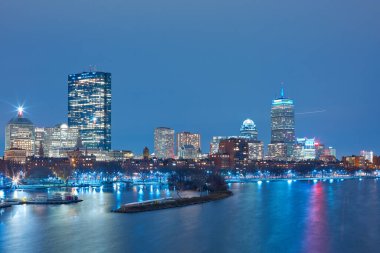 Boston 'un geceleri Massachusetts, ABD' deki panoramik manzarası. Yüksek kalite fotoğraf