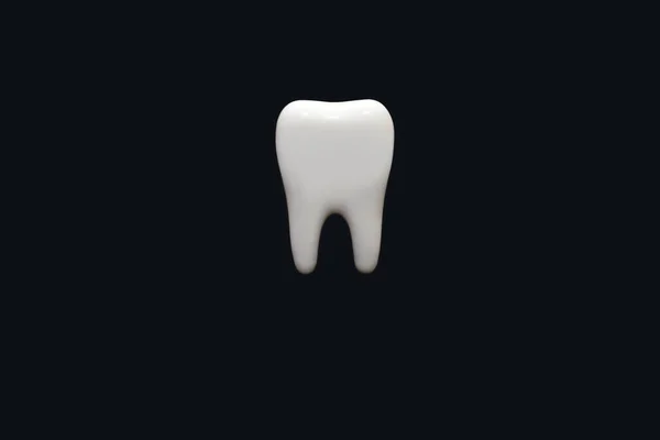 画像の中央に黒い背景に描かれた臼歯 歯科健康と臼歯の適切なケアの医療概念 歯の根の検査 理想的なモルモックアップ — ストック写真