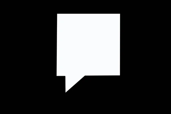 黒い背景に正方形の形で紙のスピーチバブル 空のスピーチバブルの形で平らな白いチャットアイコン テキストや画像のための無料スペース インターネット通信の概念 — ストック写真