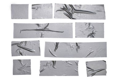 Gri inşaat bantlarının parçaları beyaz arka plana katlanmış. Gri bantlardan kopmuş parçalar kabaca kıvrımlar ve çıkıntılarla yapıştırılmış. Yapıştırıcı bant seti.