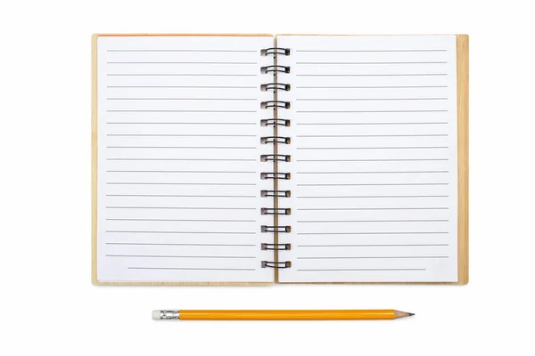 Ένα Ανοιχτό Σημειωματάριο Δέσιμο Και Ένα Κίτρινο Μολύβι Λευκό Φόντο — Φωτογραφία Αρχείου