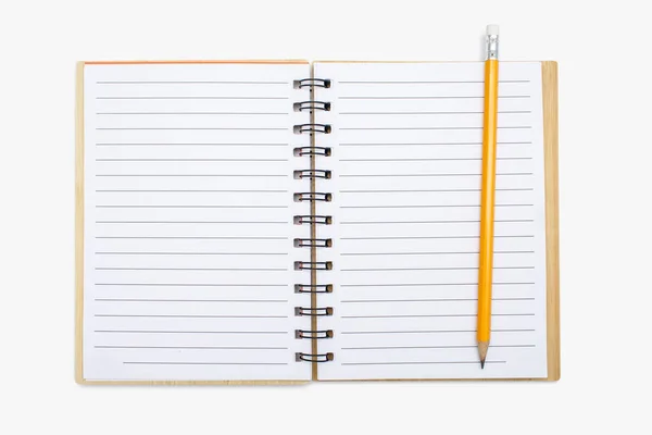 Ένα Ανοιχτό Σημειωματάριο Δέσιμο Και Ένα Κίτρινο Μολύβι Λευκό Φόντο — Φωτογραφία Αρχείου