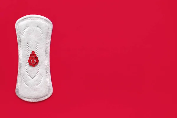 Almohadilla Menstrual Con Lentejuelas Rojas Forma Gota Sangre Sobre Fondo —  Fotos de Stock