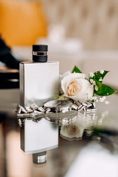 Accesorios Para Hombre Forma Reloj Mecánico Perfume Boutonniere Día Boda —  Fotos de Stock