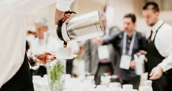 会議でコーヒーブレイク ビジネスと起業家精神 — ストック写真
