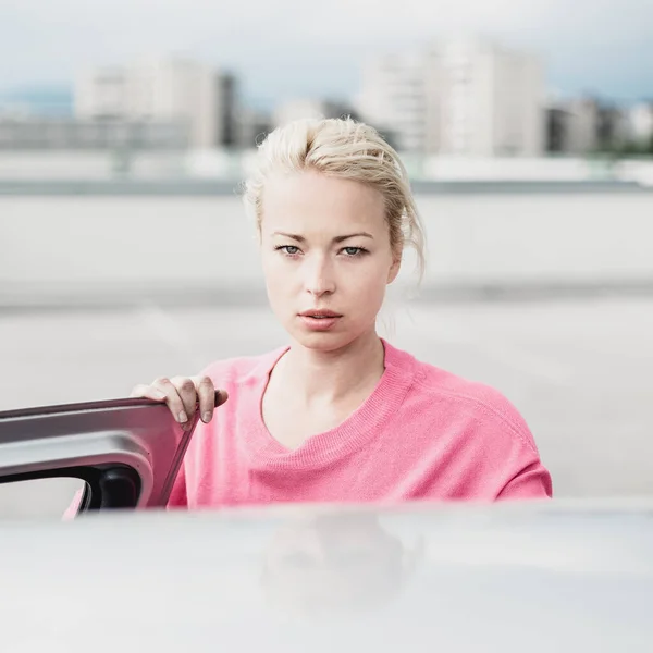 Portrait Responsible Female Driver Holding Car Keys Her Hand Safe — Stock Photo, Image