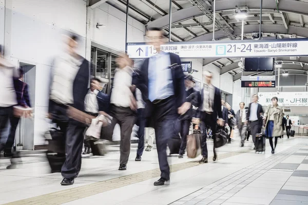 Firemní Obchodní Lidé Dojíždění Práce Veřejnou Dopravou Tokio Blured Nepoznání — Stock fotografie
