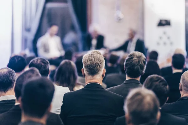 비즈니스 콘퍼런스 이벤트 에서의 회의실에 청중들 기업가 정신의 심포지엄 — 스톡 사진
