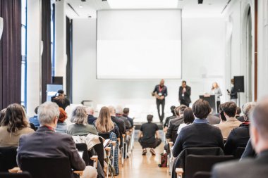 İş dünyası takım lideri en iyi iş projesi yarışmasında ödül aldı. İş ve girişimcilik ödül töreni teması. Seyirciler arasındaki tanınmayan kişilere odaklanın.