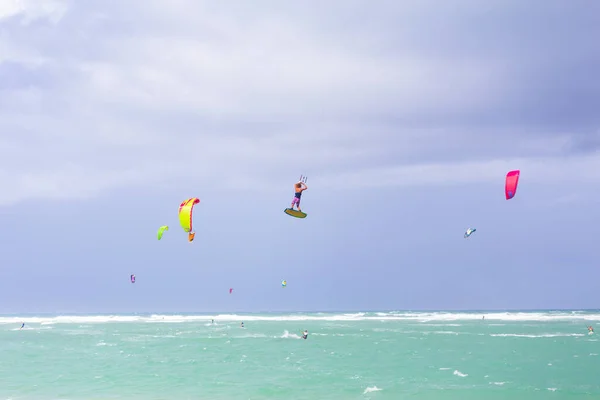 Kitesurfen Spaß Meer Extremsport Kitesurfen Kitesurfer Springen Hoch Der Luft — Stockfoto