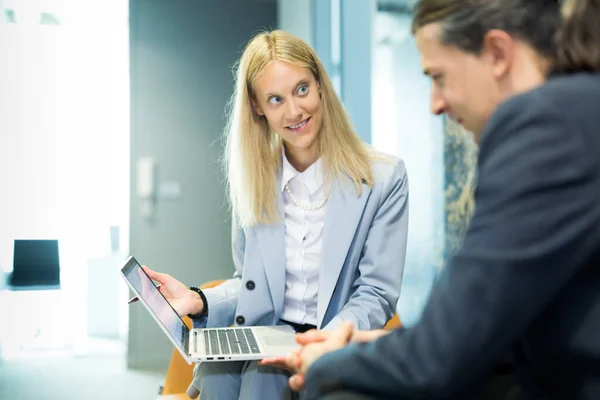 Business Meeting Client Consulting Confident Business Woman Real Estate Agent — Fotografia de Stock