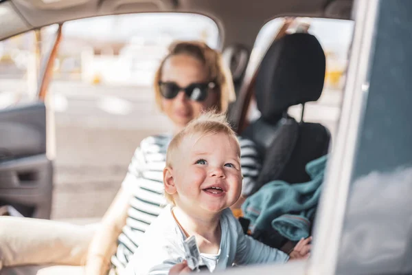 Mãe Seu Bebê Bebê Menino Criança Viagem Verão Família Viagem — Fotografia de Stock