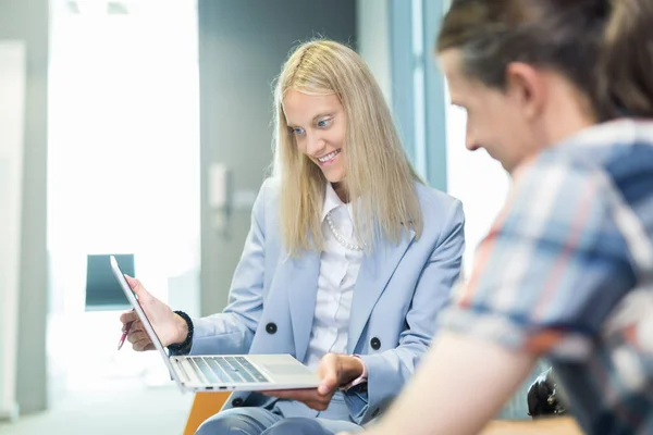 Business Meeting Client Consulting Confident Business Woman Real Estate Agent —  Fotos de Stock