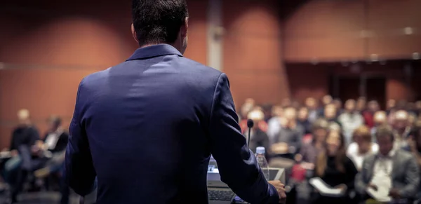 Spreker Geeft Een Lezing Corporate Business Conference Publiek Conferentiezaal Bedrijfsevenement — Stockfoto