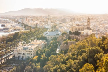 Malaga şehrinin tarihi merkezi Coste del Sol, Endülüs, İspanya 'nın inanılmaz panoramik manzarası.