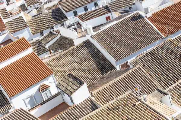 奥尔韦拉镇白色房屋屋顶的空中全景景观 被认为是西班牙加的斯省白色城镇路线之门 — 图库照片