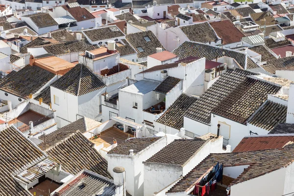 オルベラの町の白い家の屋根の空中パノラマビュー カディスの州の白い町のルートのゲートと考え スペイン — ストック写真