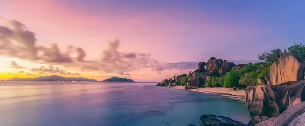 Beautifully Shaped Granite Boulders Dramatic Sunset Picture Perfect Tropical Anse — Stock Photo, Image