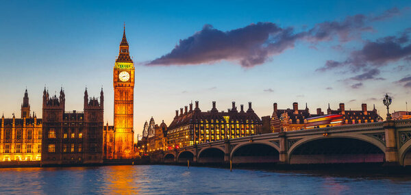 Big Ben, Palace of Westminster aka Houses of Parliament and Westminsters bridge at dusk, London, United Kingdom.