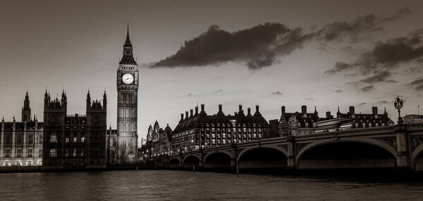 Big Ben, Palace of Westminster aka Houses of Parliament and Westminsters bridge at dusk, London, United Kingdom.