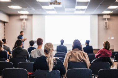 Konferans ve sunum. Seyirci konferans Salonu'nda. İşletme ve Girişimcilik. Fakültesi konferans ve atölye. Konferans salonunun seyirci. Akademik eğitim. Notlar öğrenci.