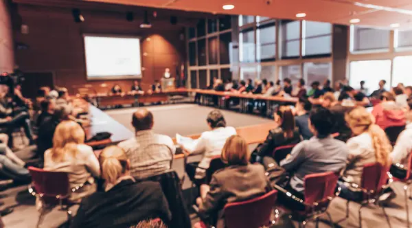 Referent Hält Einen Vortrag Über Corporate Business Event Publikum Konferenzsaal Stockfoto