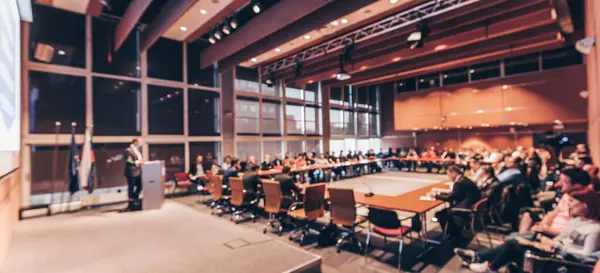 Referent Hält Einen Vortrag Über Corporate Business Event Publikum Konferenzsaal Stockfoto