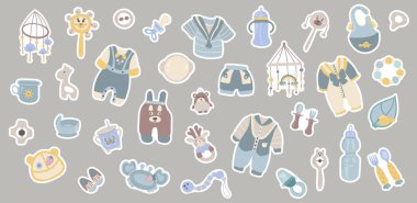 Çıkartma seti. Erkek. Tulum, pantolon, şort, tişört, oyuncak, tabak.