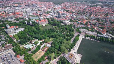 Hanover, Almanya 'nın panoramik manzarası. Şehrin kuş bakışı manzarası