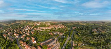 San Quirico 'nun güzel köyü Toskana' daki Orcia Vadisi 'ne.