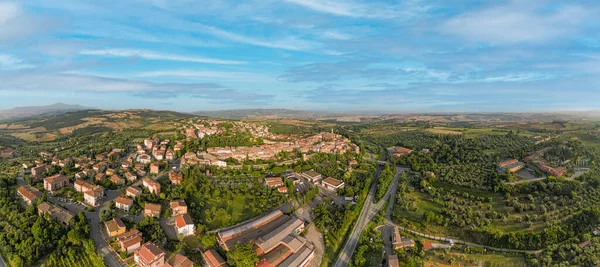 San Quirico 'nun güzel köyü Toskana' daki Orcia Vadisi 'ne.