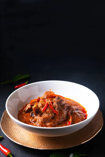 Cucina Tailandese Concetto Fatto Casa Manzo Red Curry Panang Sfondo — Foto Stock