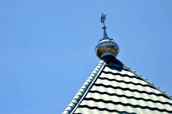 Cupola Della Moschea Contro Cielo Blu — Foto Stock