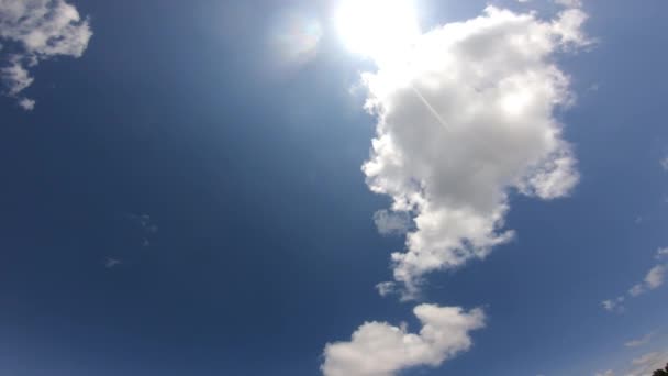 Wisps White Clouds Blue Sky Sun Shining — Stock Video