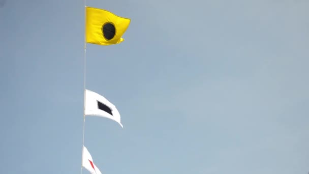 Bendera Maritim Berkibar Dalam Cuplikan Klip Angin — Stok Video