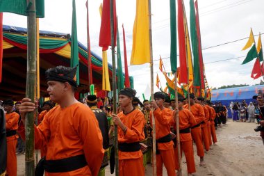 Tarakan - Endonezya, 22 Ekim 2022: Ratu Intan Plajı 'ndaki Irak Tengkayu festivali, Tarakan Amal Plajı                             