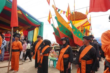 Tarakan - Endonezya, 22 Ekim 2022: Ratu Intan Plajı 'ndaki Irak Tengkayu festivali, Tarakan Amal Plajı                             