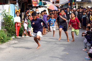 TARAKAN - İndonezya. 17 Ağustos 2023: Endonezya 'nın bağımsızlık gününü kutlamak için koşu yarışı