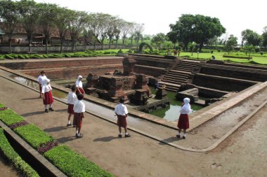 Mojokerto - Endonezya, 6 Haziran 2013: Bajang Ratu Tapınağı Majapahit krallığının bir kalıntısı                      