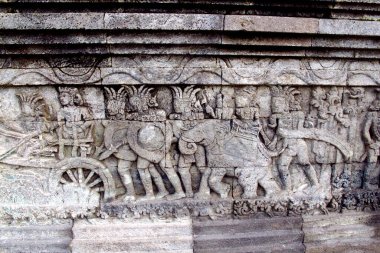 Rahatlamak ya da Penataran tapınağındaki taş duvara oymak