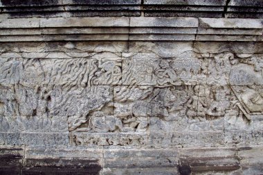 Rahatlamak ya da Penataran tapınağındaki taş duvara oymak