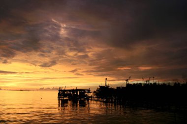 Experience the tranquility of a dramatic sunset over the ocean. Perfect for travel, relaxation, or capturing the beauty of nature.