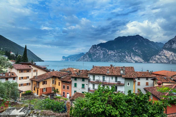意大利Trentino Alto Adige地区Torbole镇和Lago Garda视图 高质量的照片 图库图片