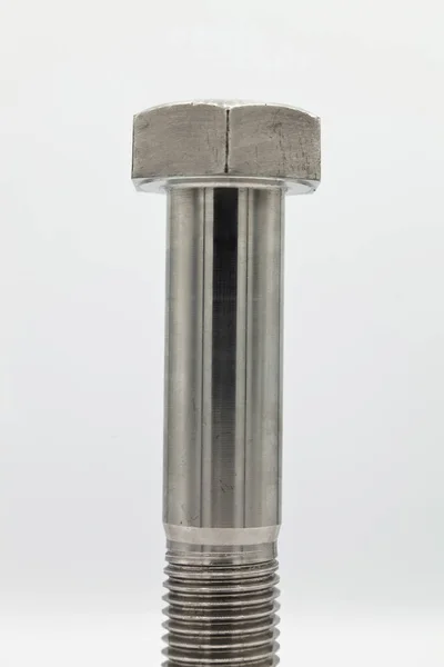 金属A4ボルト 産業機械加工金属部品 白の背景に隔離されたステンレス鋼 — ストック写真