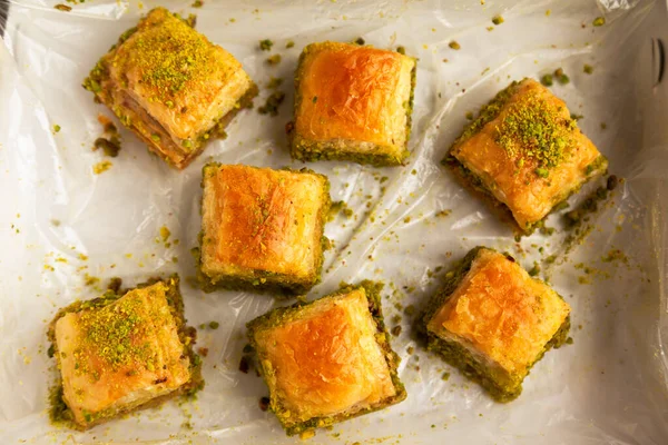 피스타치오가 바크라바 요리에서 아름다운 디저트중 패키지 터키의 빵나무 터키의 — 스톡 사진