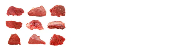 きれいな非常に新鮮な赤牛の肉の牛肉 バナーモックアップポスターデザイン 白の背景に隔離された — ストック写真