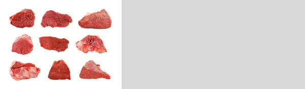 きれいな非常に新鮮な赤牛の肉の牛肉 バナーモックアップポスターデザイン 白灰色の背景に隔離された — ストック写真