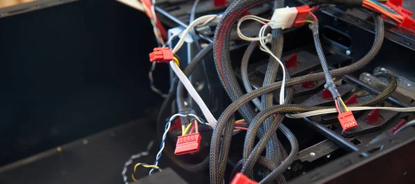 stock image Desktop computer, black empty case and various cables, which are tried to be assembled in a home environment