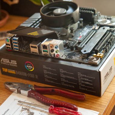 Enjoy exceptional performance with the Asus Tuf Gaming B450M Pro S Gaming black motherboard. Installation done at home. August 27 2022 Istanbul Turkey