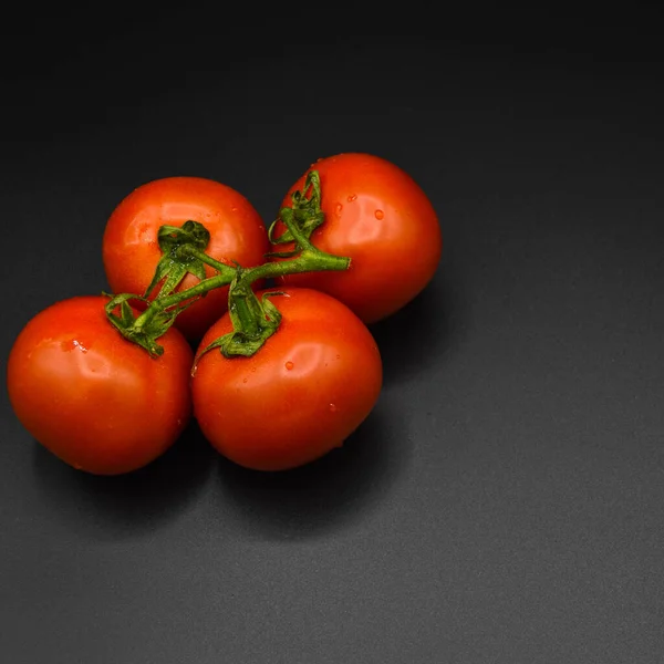 Φρέσκια Νόστιμη Ντομάτα Βιολογική Ντομάτα Φρέσκια Κόκκινη Βιολογική Ντομάτα Απομονωμένη — Φωτογραφία Αρχείου